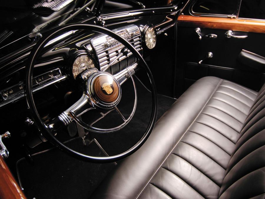  Cadillac Sixty Special Town Car by Derham 1941 года  (фото 4 из 5)